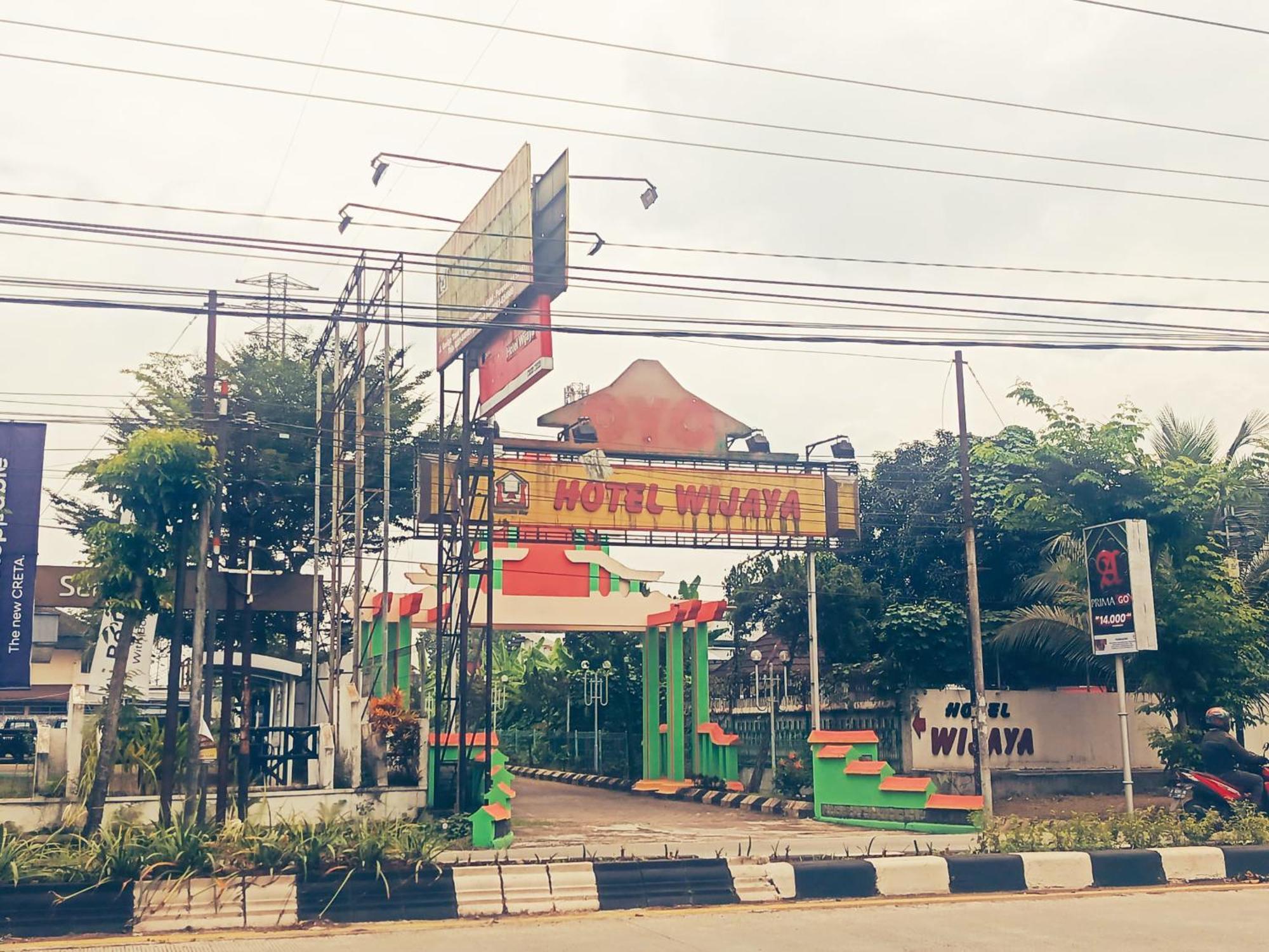 Hotel Wijaya 푸르워케르토 외부 사진